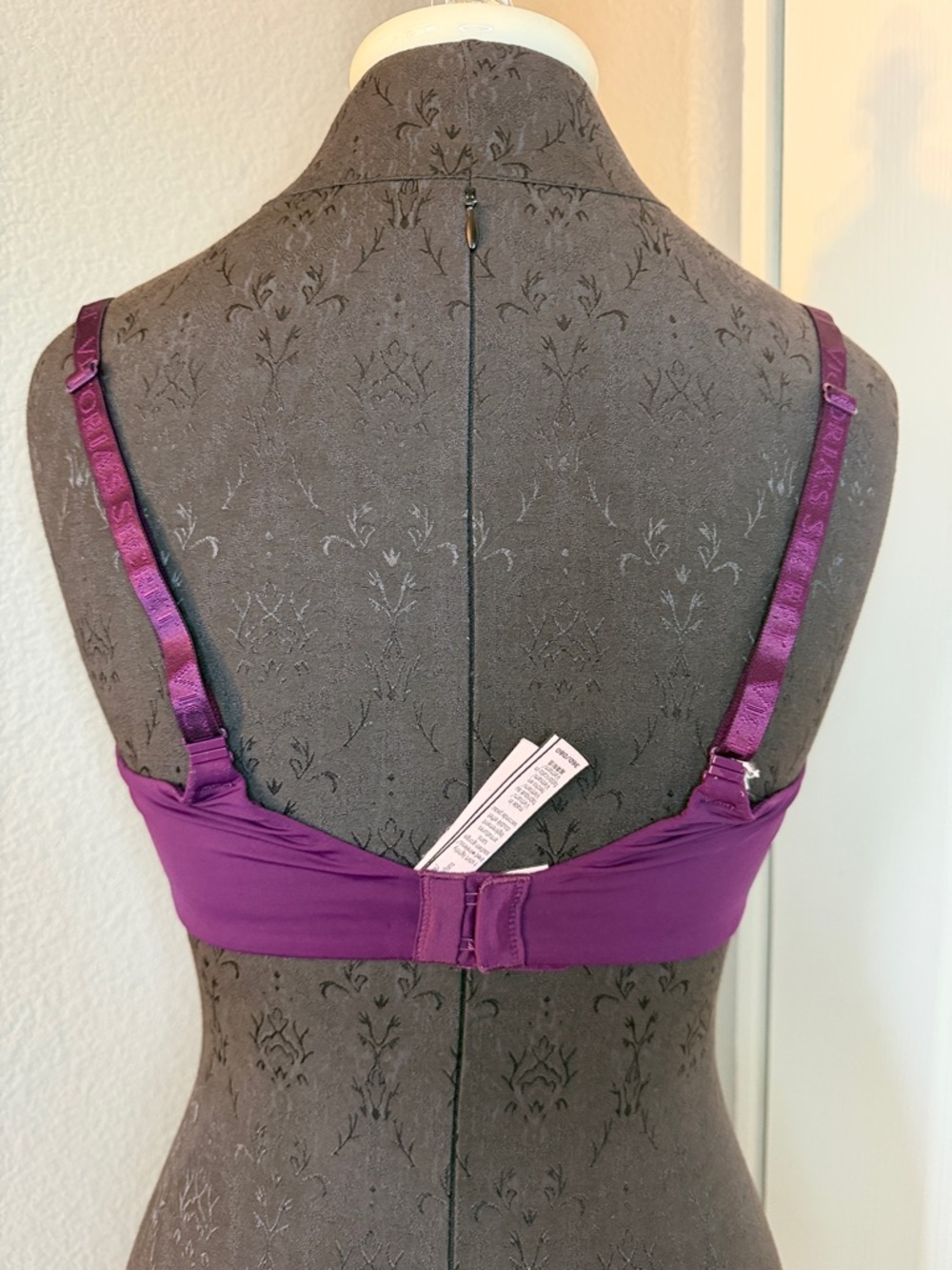 Victoria's Secret THE T-SHIRT
Push-Up Wireless Comfort Bra in Vibrant Purple 36D - Picture 4 of 7